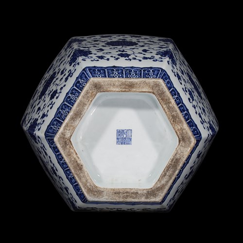 Lot 287 - A rare and impressive Chinese blue and white porcelain hexagonal vase
