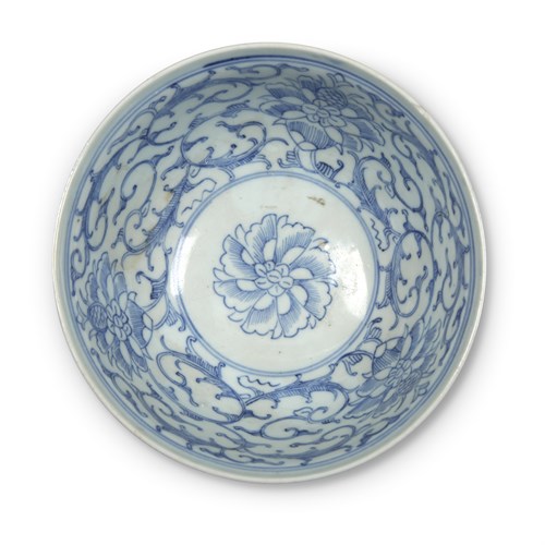 Lot 281 - A Chinese blue and white porcelain bowl with monochrome exterior