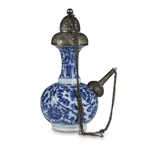 Lot 258 - A Chinese silver-mounted blue and white porcelain kendi