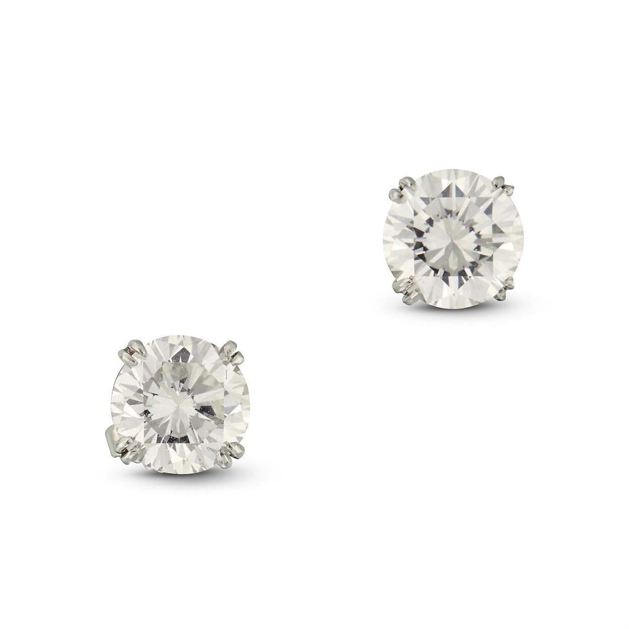 Lot 83 - A pair of diamond and platinum studs