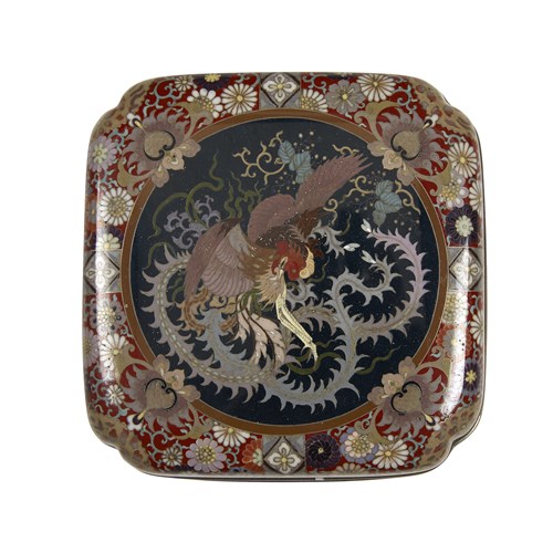 Lot 77 - A finely executed Japanese cloisonne box and cover