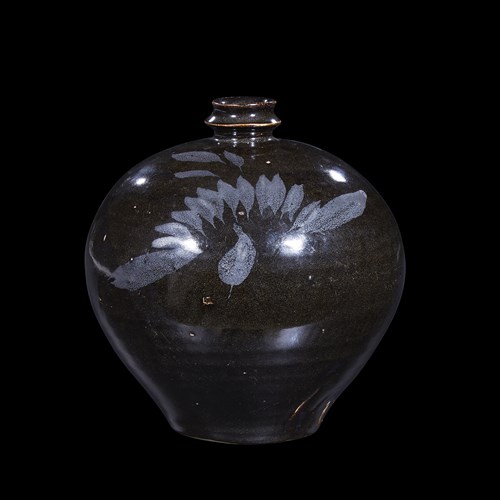 Lot 155 - A Chinese black-glazed jar