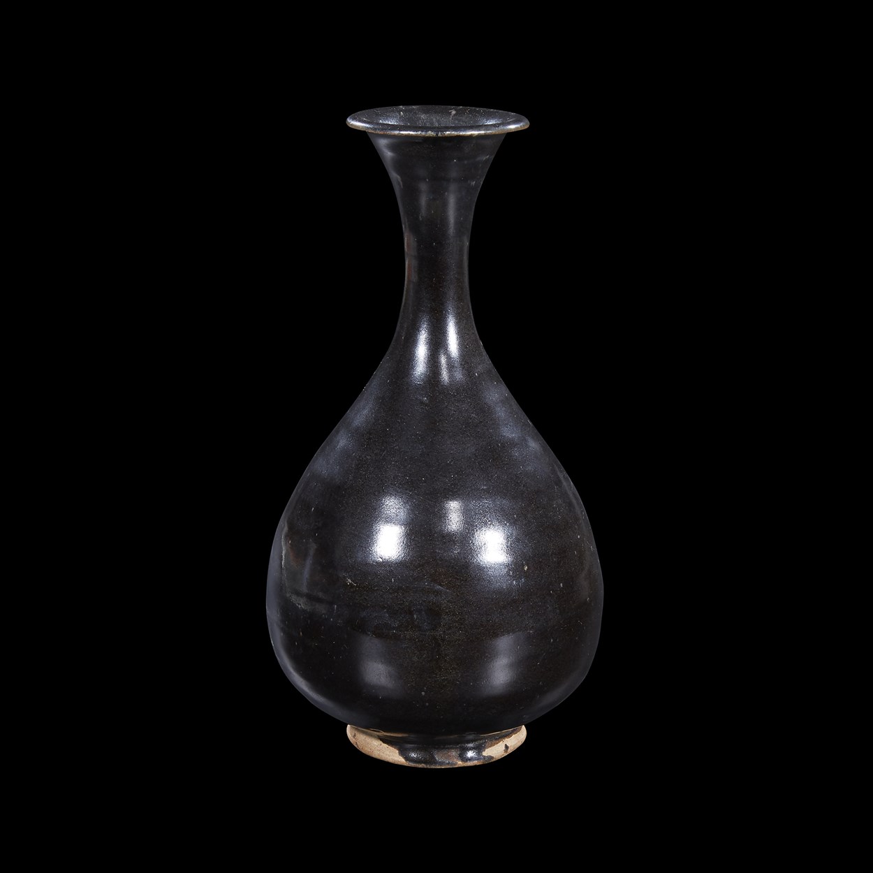 Lot 160 - A Chinese black-glazed bottle vase, Yuhuchunping