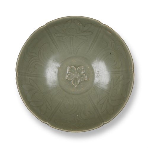 Lot 168 - A Chinese Longquan celadon bowl with foliate rim