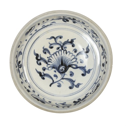 Lot 183 - A Vietnamese blue and white "Flower" circular dish