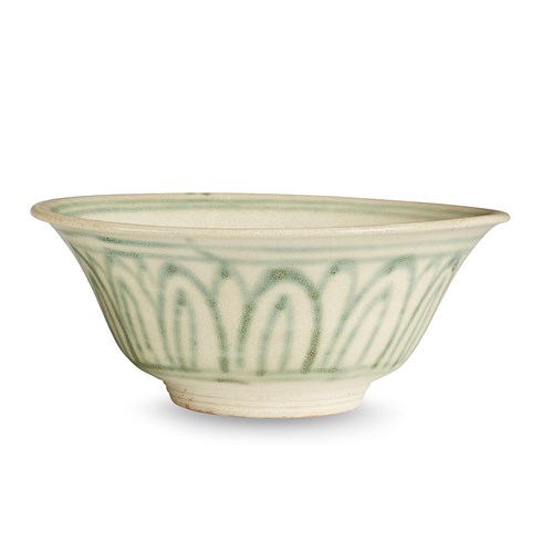 Lot 190 - A Burmese green and white-decorated bowl