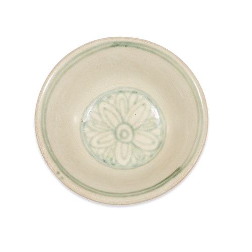 Lot 190 - A Burmese green and white-decorated bowl