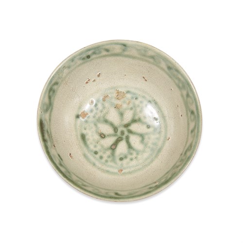 Lot 189 - A Burmese green and white-decorated bowl