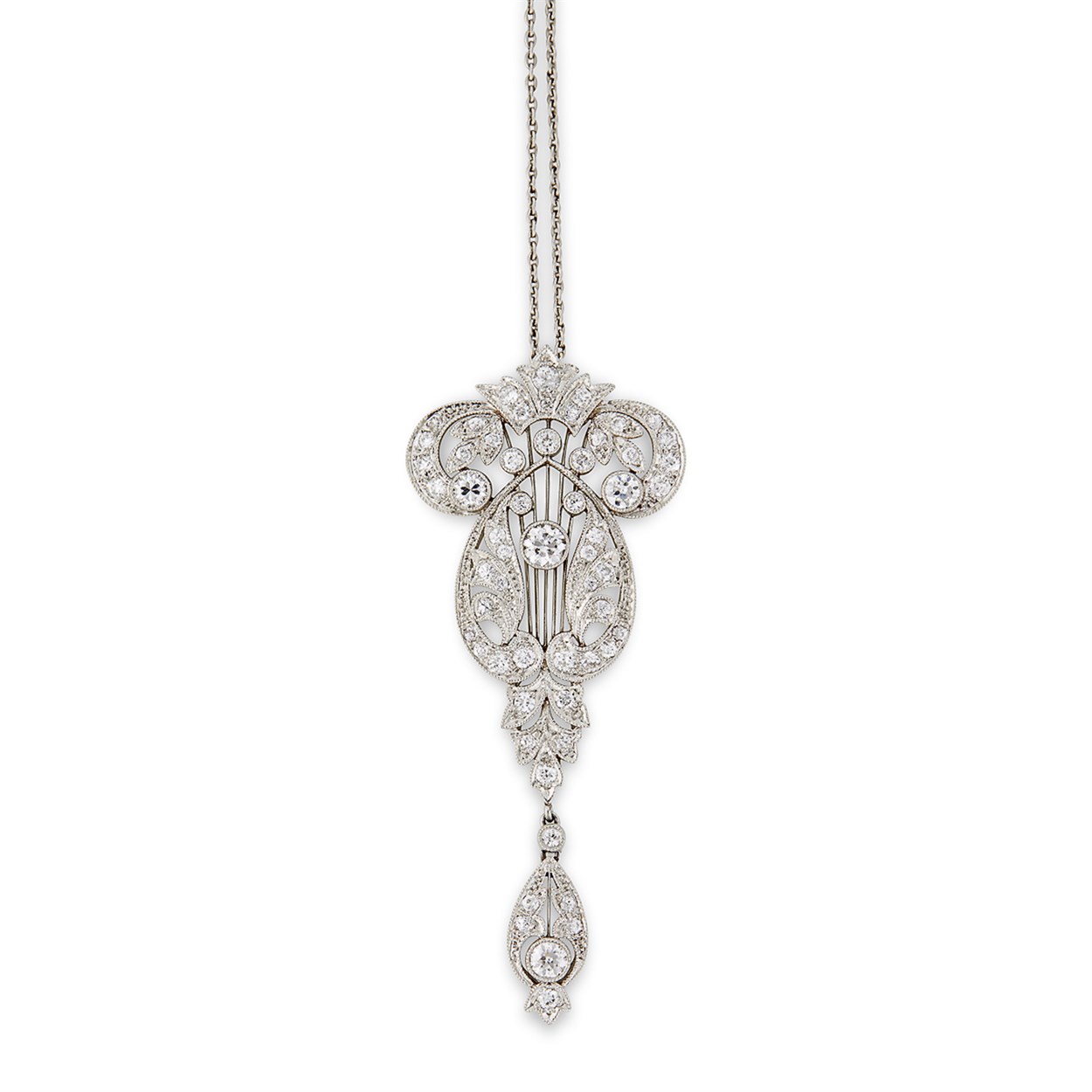 Lot 34 - A Belle Époque diamond and platinum pendant with platinum chain