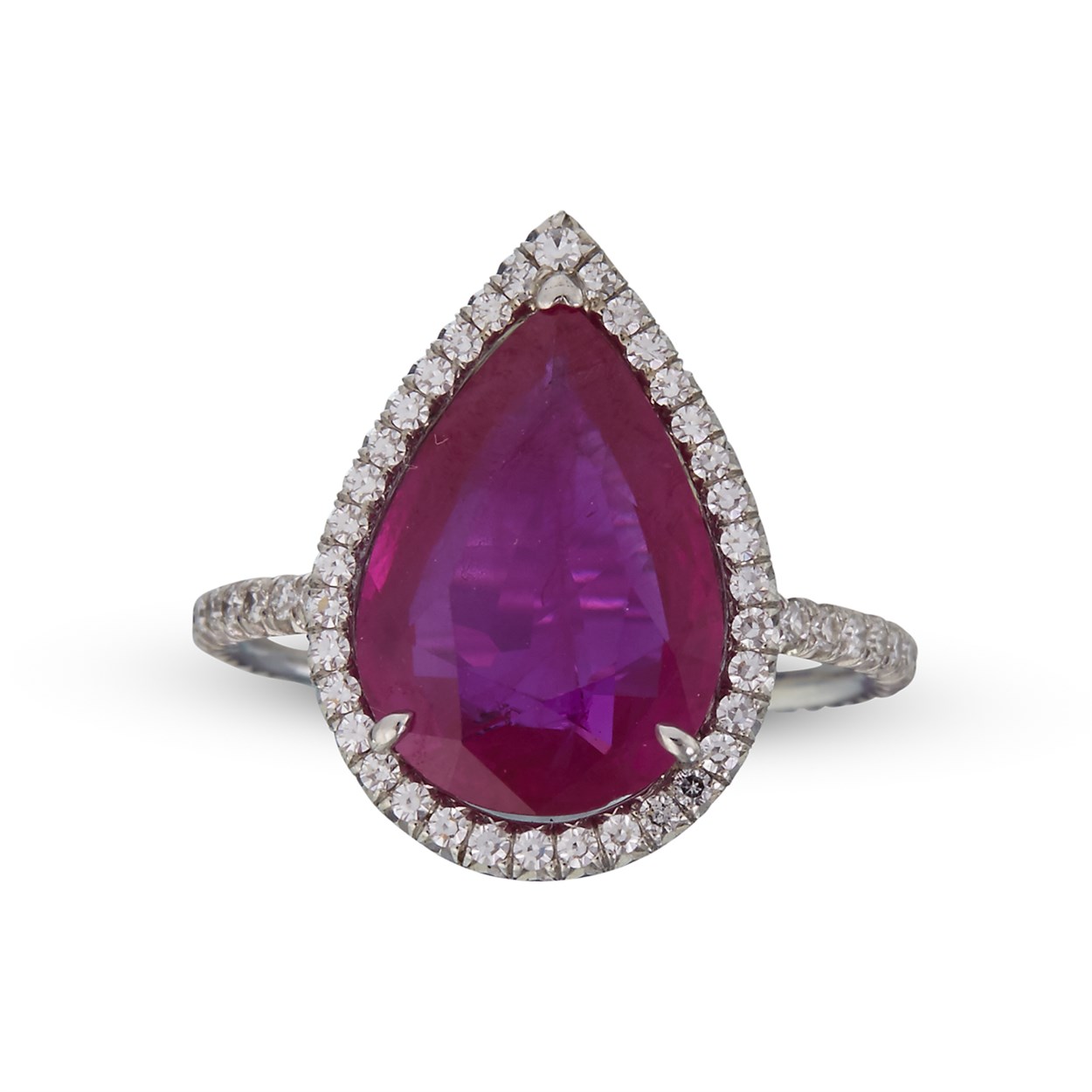 Lot 50 - A ruby and diamond ring