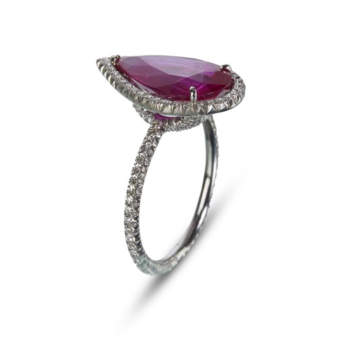 Lot 50 - A ruby and diamond ring
