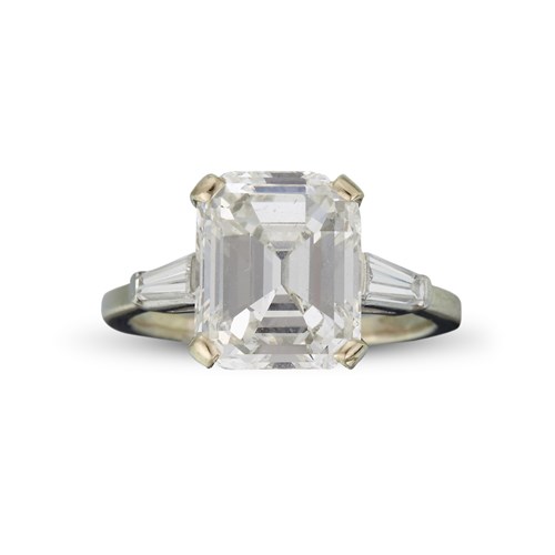 Lot 167 - A diamond solitaire ring