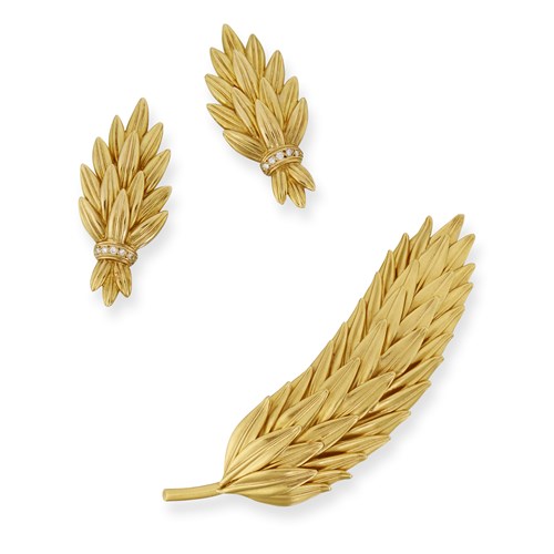 Lot 55 - An eighteen karat gold brooch and matching earrings, Ilias Lallounis