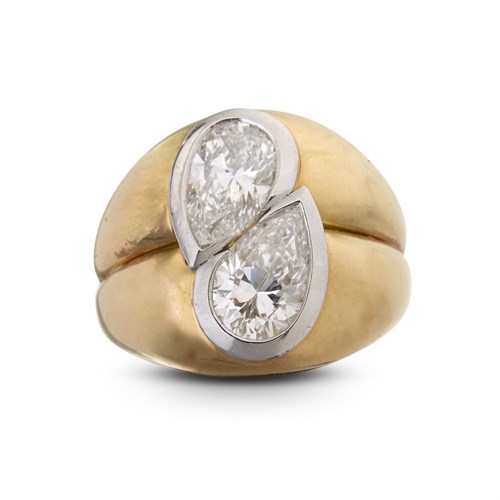 Lot 92 - A diamond, eighteen karat gold, and platinum ring