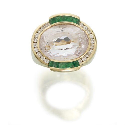 Lot 30 - A kunzite, diamond, emerald, and eighteen karat gold ring